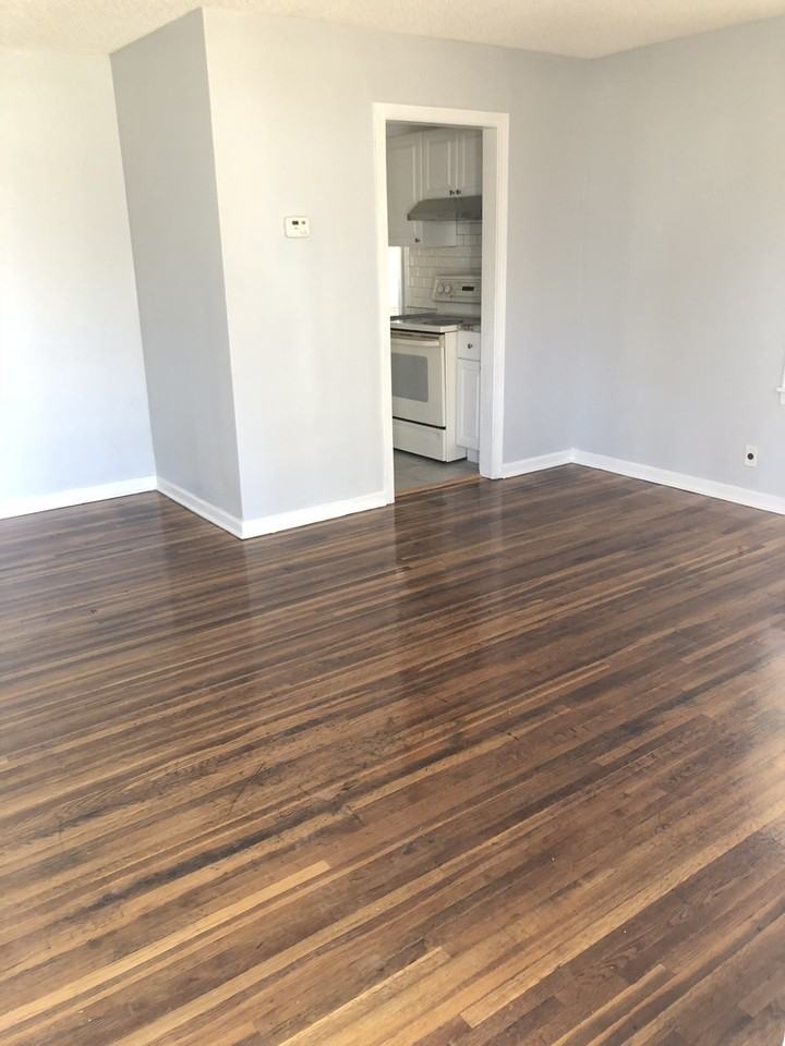 2307 W Irving St - Photo 2 of 13