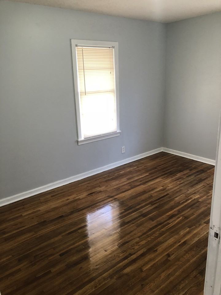 2307 W Irving St - Photo 4 of 13