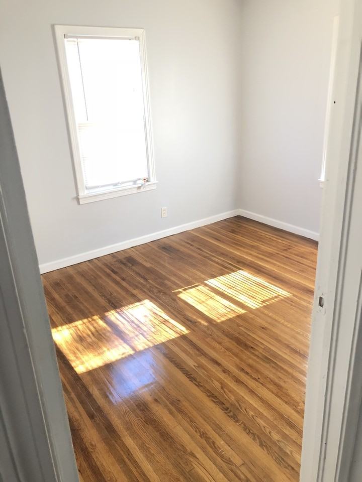 2307 W Irving St - Photo 5 of 13