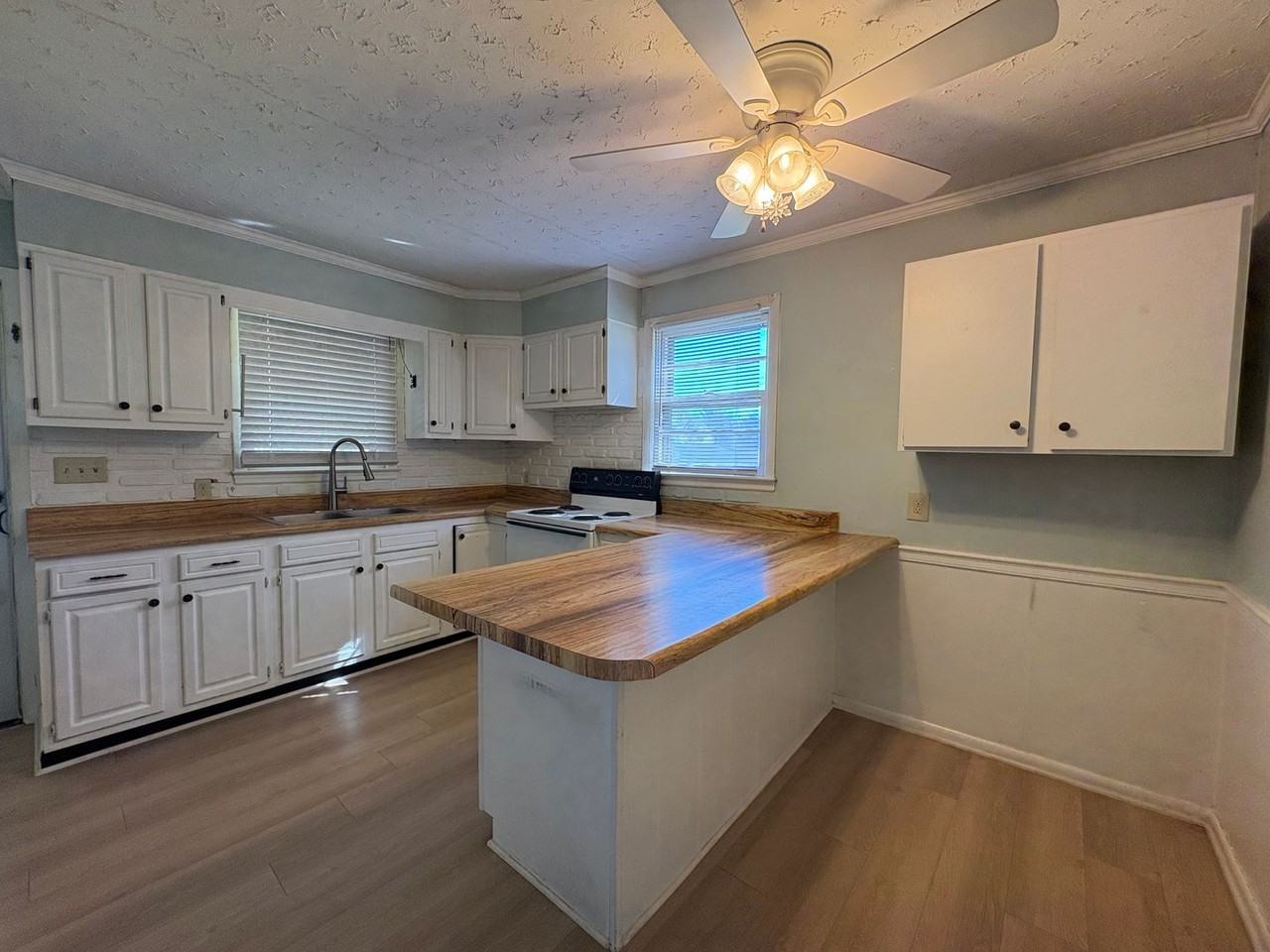 315 Snider St - Photo 4 of 12