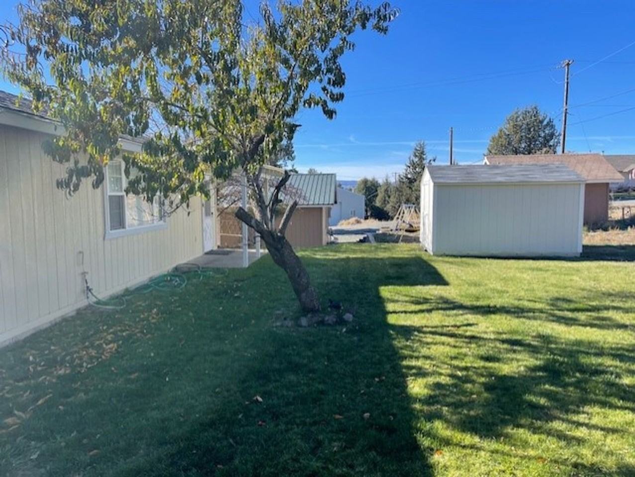 31633 Yonna St - Photo 2 of 18