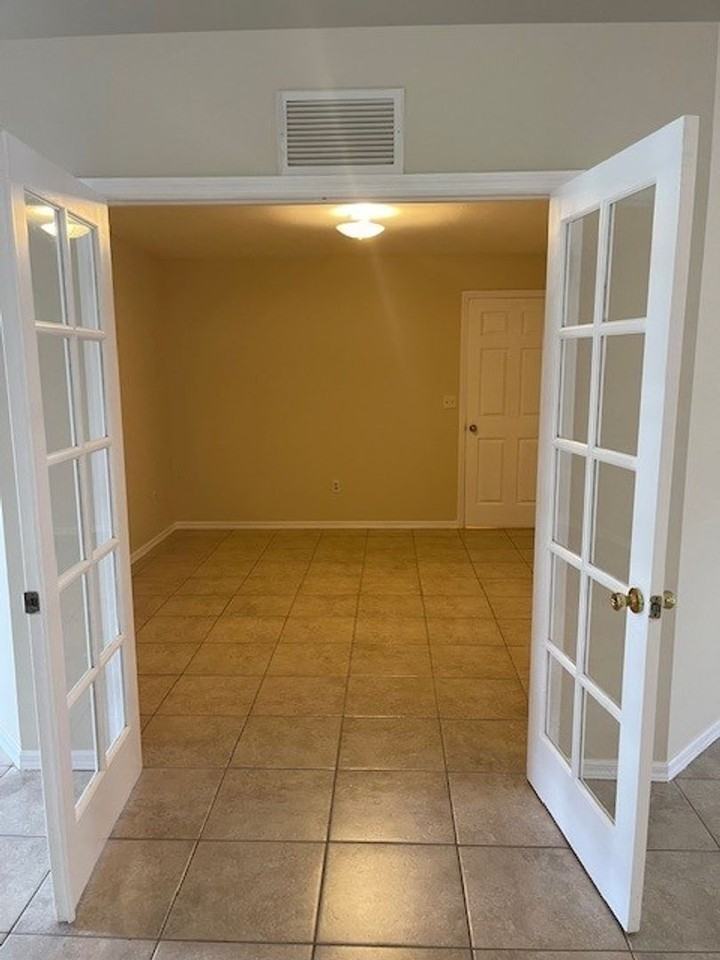 910 Sw 34th Ter - Photo 6 of 17