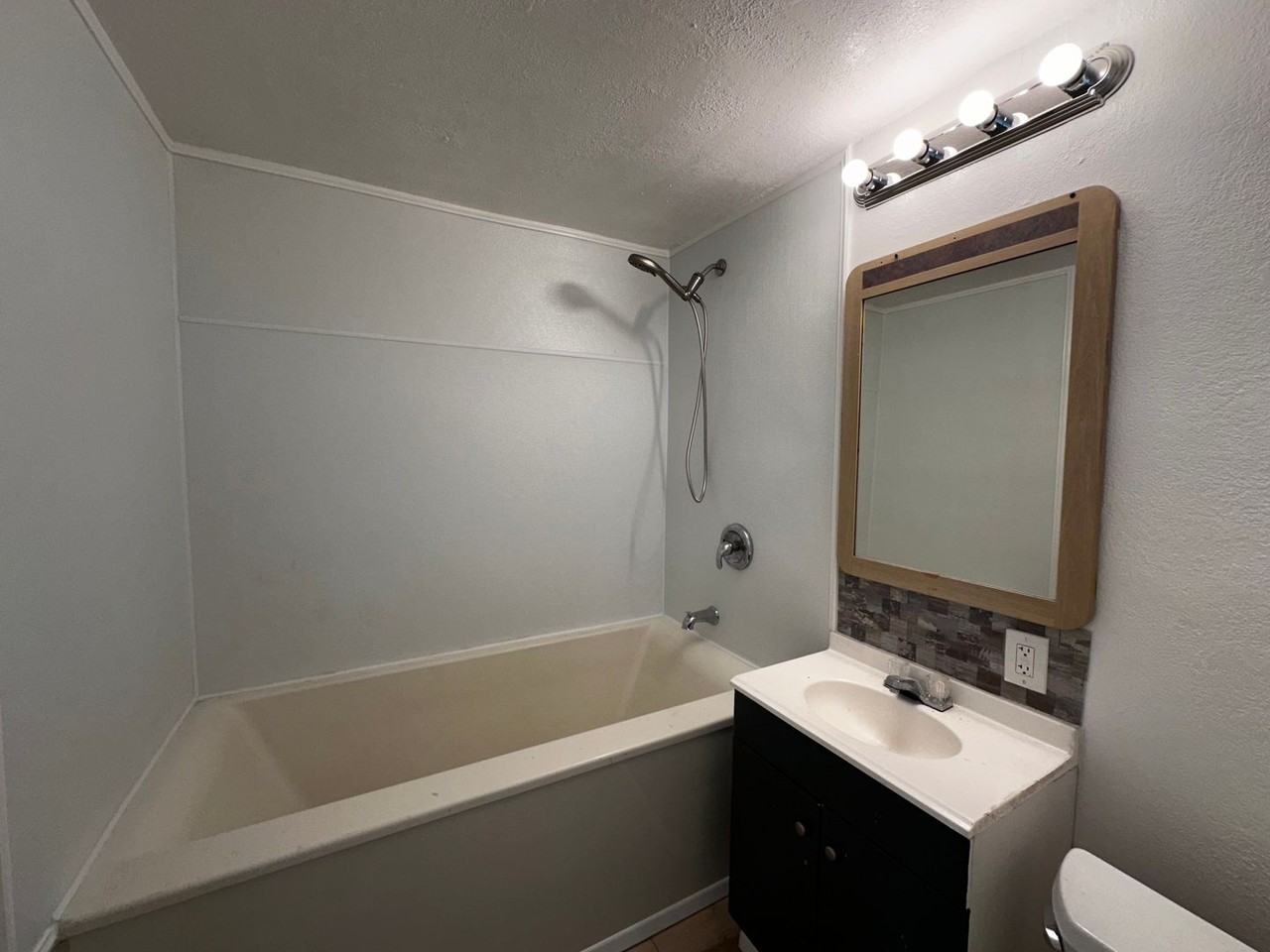 3600 E Thompson Ave - Photo 4 of 6