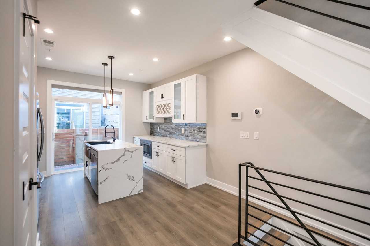 2128 N Randolph St - Photo 2 of 35