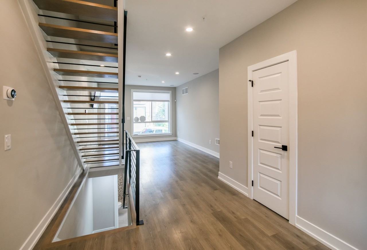 2128 N Randolph St - Photo 4 of 35