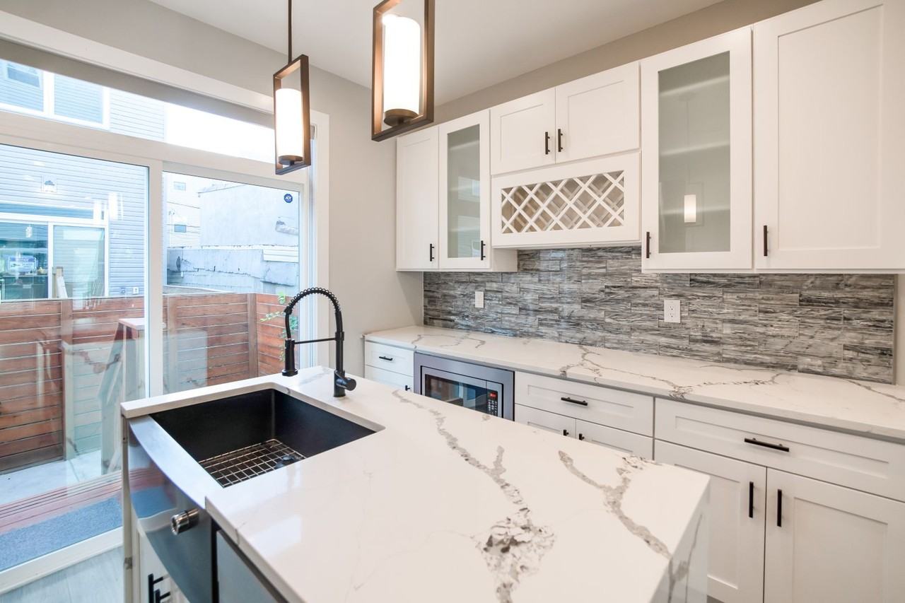 2128 N Randolph St - Photo 5 of 35