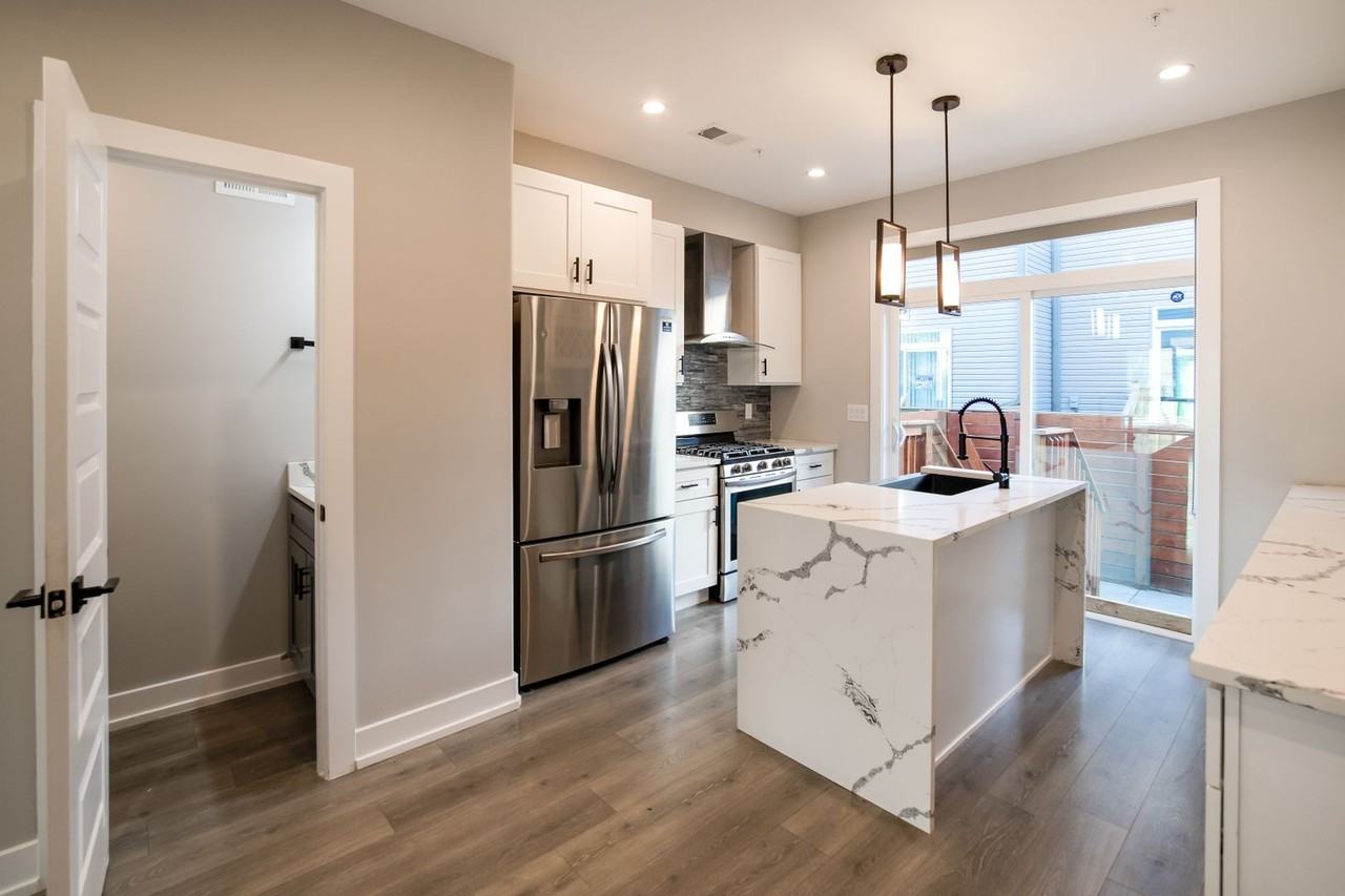 2128 N Randolph St - Photo 6 of 35