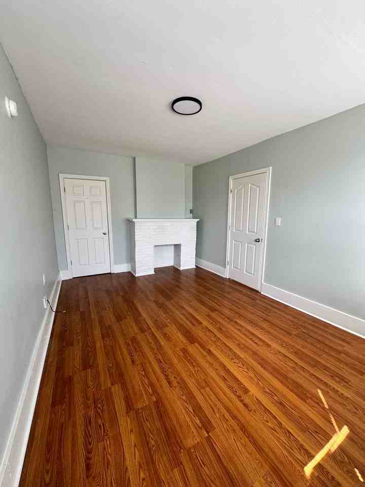 1011 Payne St - Photo 2 of 6