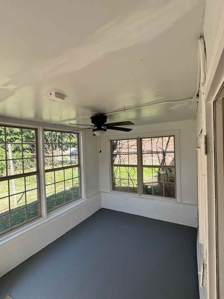 1011 Payne St - Photo 4 of 6