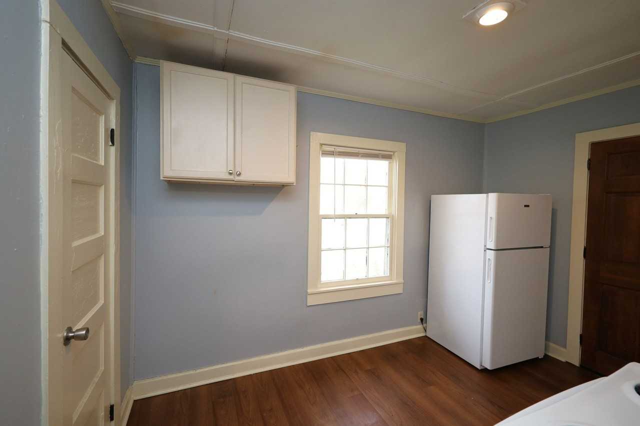 300 E 6th St - Photo 4 of 6