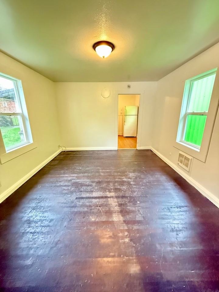 918 Summit St - Photo 6 of 11