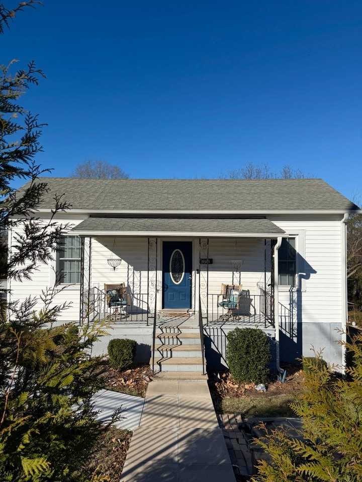 732 Hughes St - Photo 2 of 15