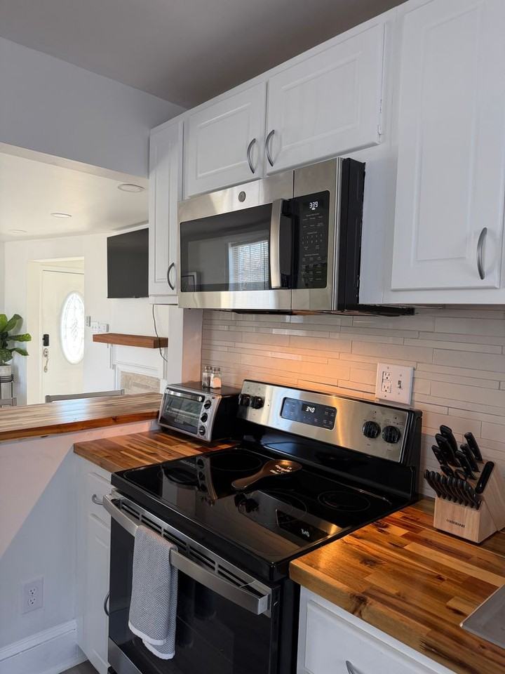 732 Hughes St - Photo 3 of 15