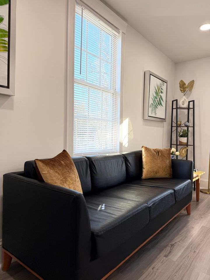 732 Hughes St - Photo 4 of 15