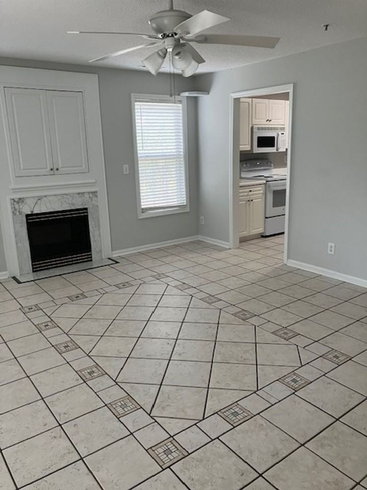 909 Litchfield Way Apt H - Photo 2 of 13