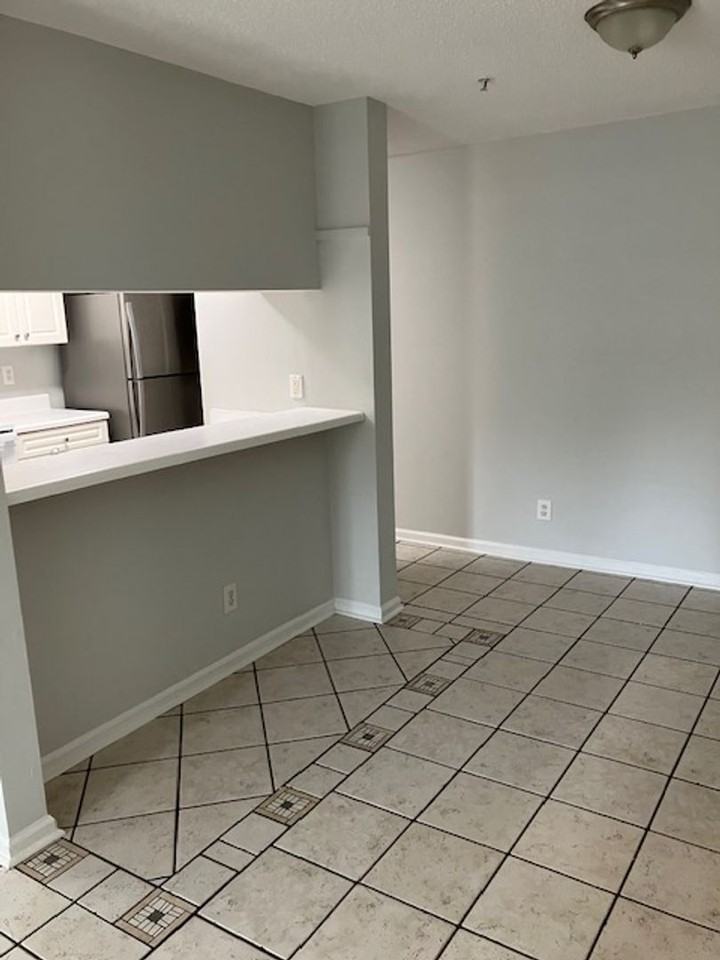 909 Litchfield Way Apt H - Photo 3 of 13