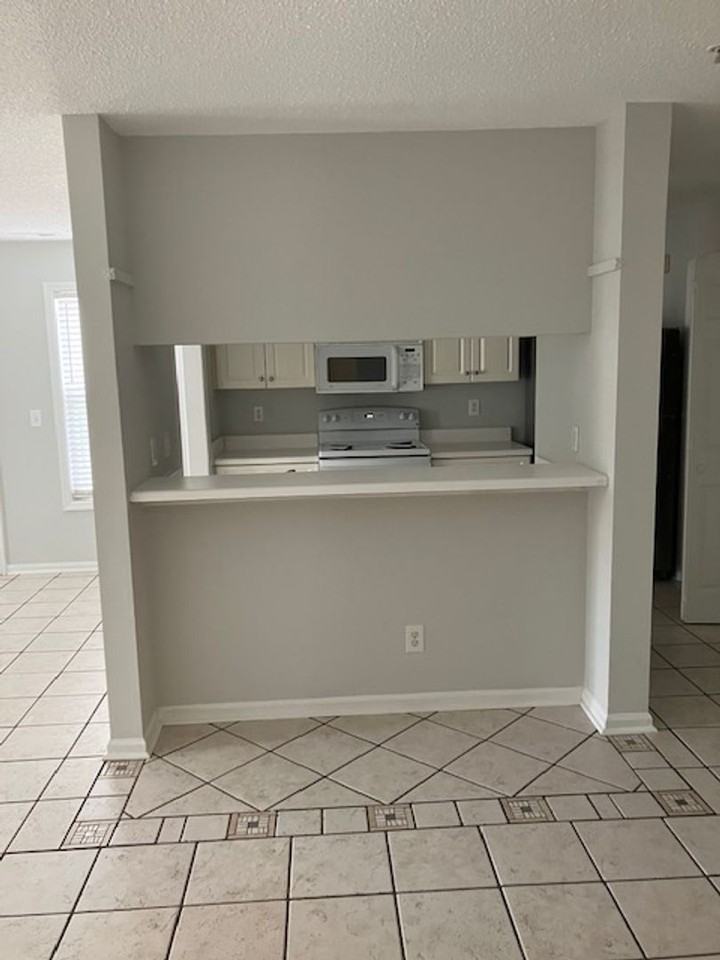 909 Litchfield Way Apt H - Photo 4 of 13