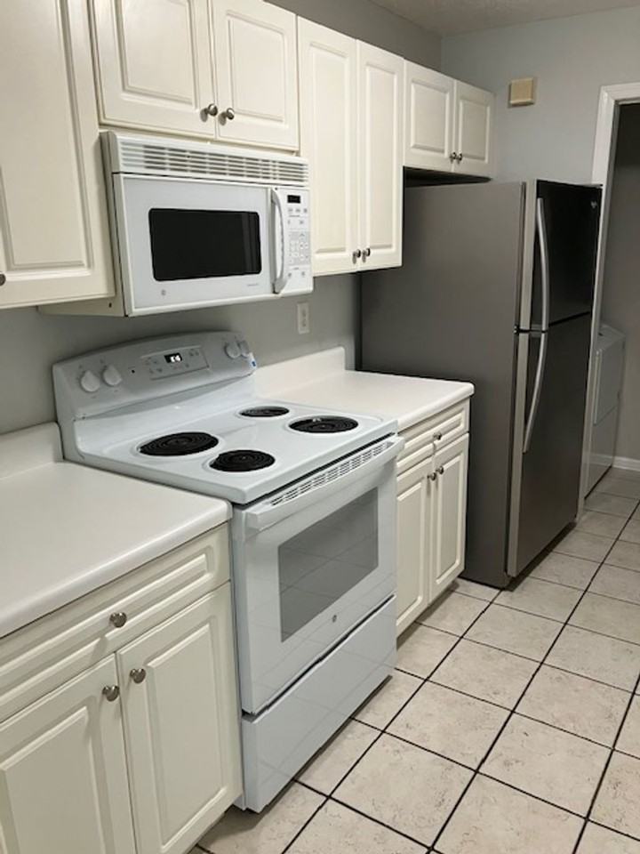 909 Litchfield Way Apt H - Photo 6 of 13