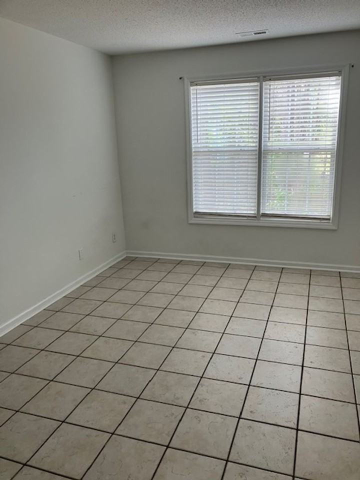 909 Litchfield Way Apt H - Photo 7 of 13