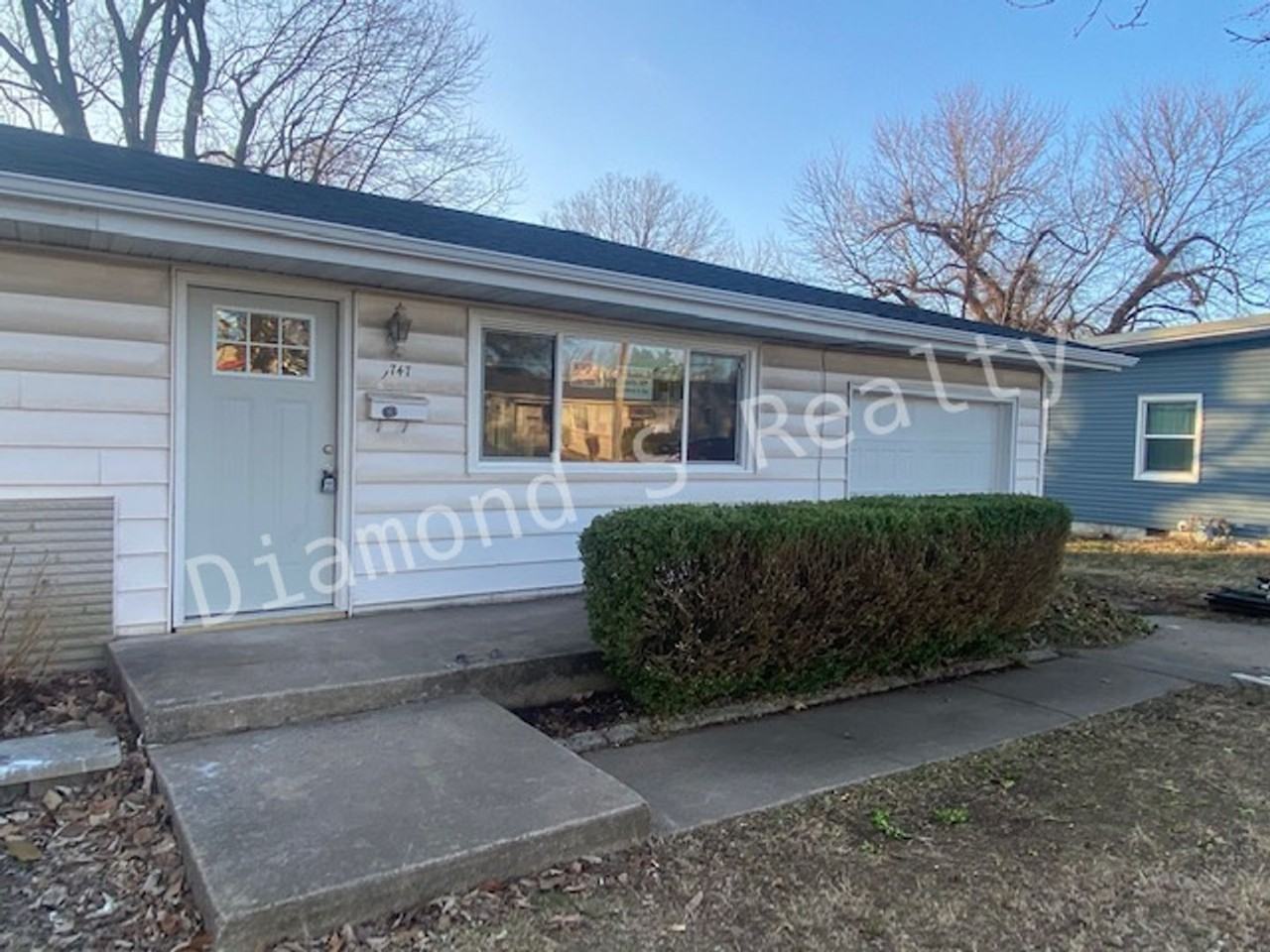 1747 S Montebello Ave - Photo 2 of 14