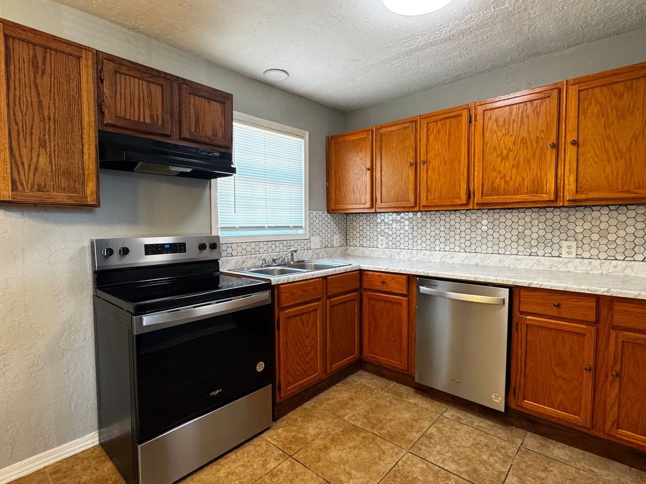 3417 Sw Crestview Dr - Photo 2 of 12