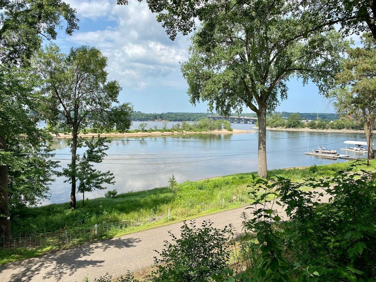 1050 Front St S - Photo 2 of 20