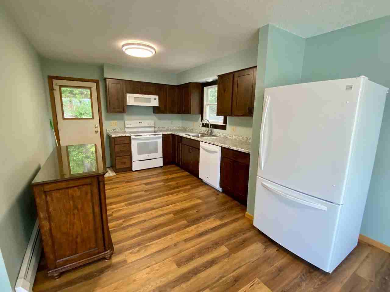 1050 Front St S - Photo 3 of 20