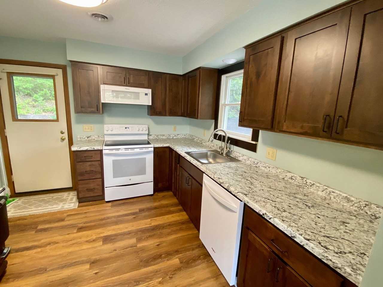 1050 Front St S - Photo 4 of 20