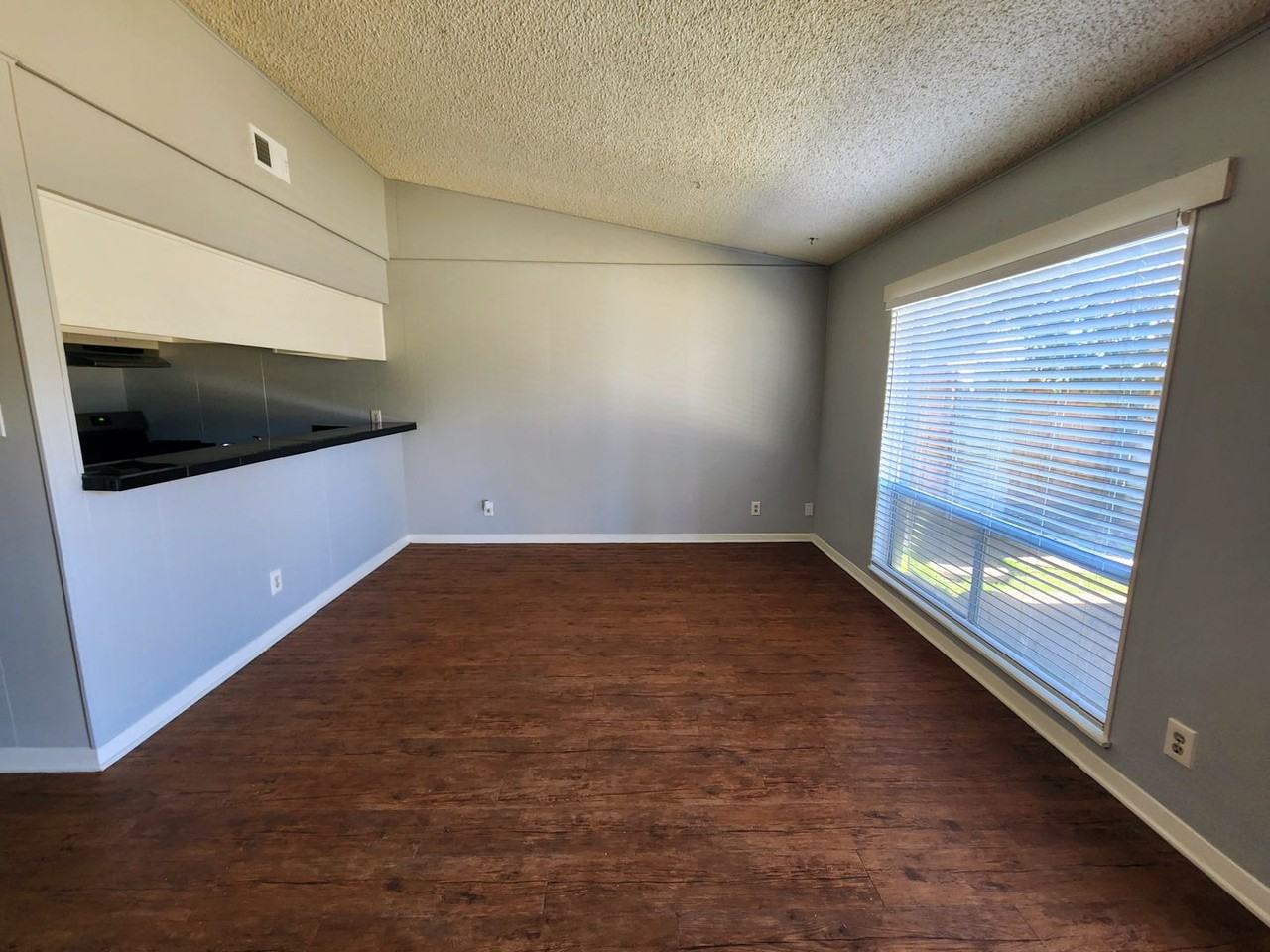 608 W. 51 St - Photo 2 of 22