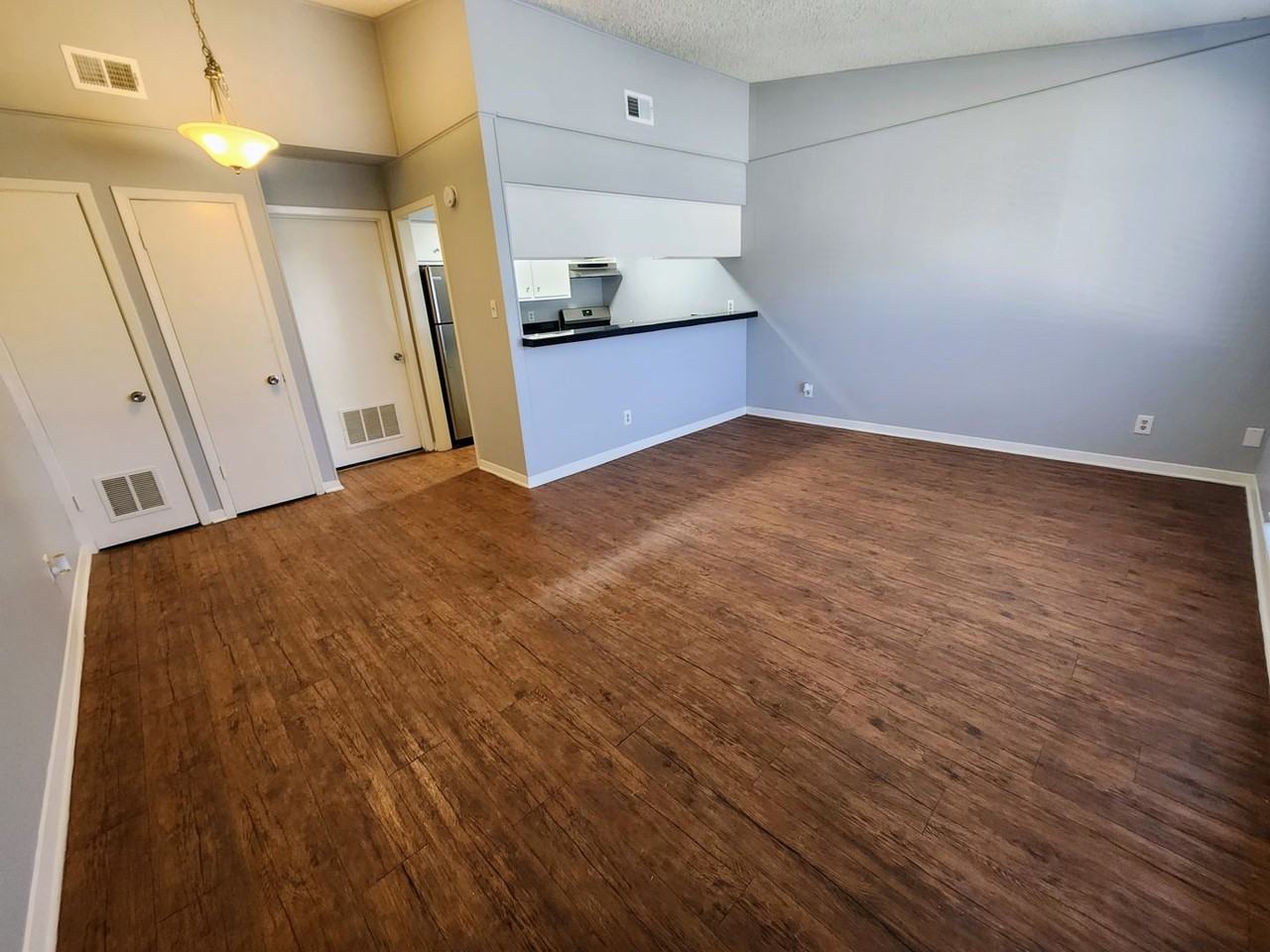 608 W. 51 St - Photo 3 of 22