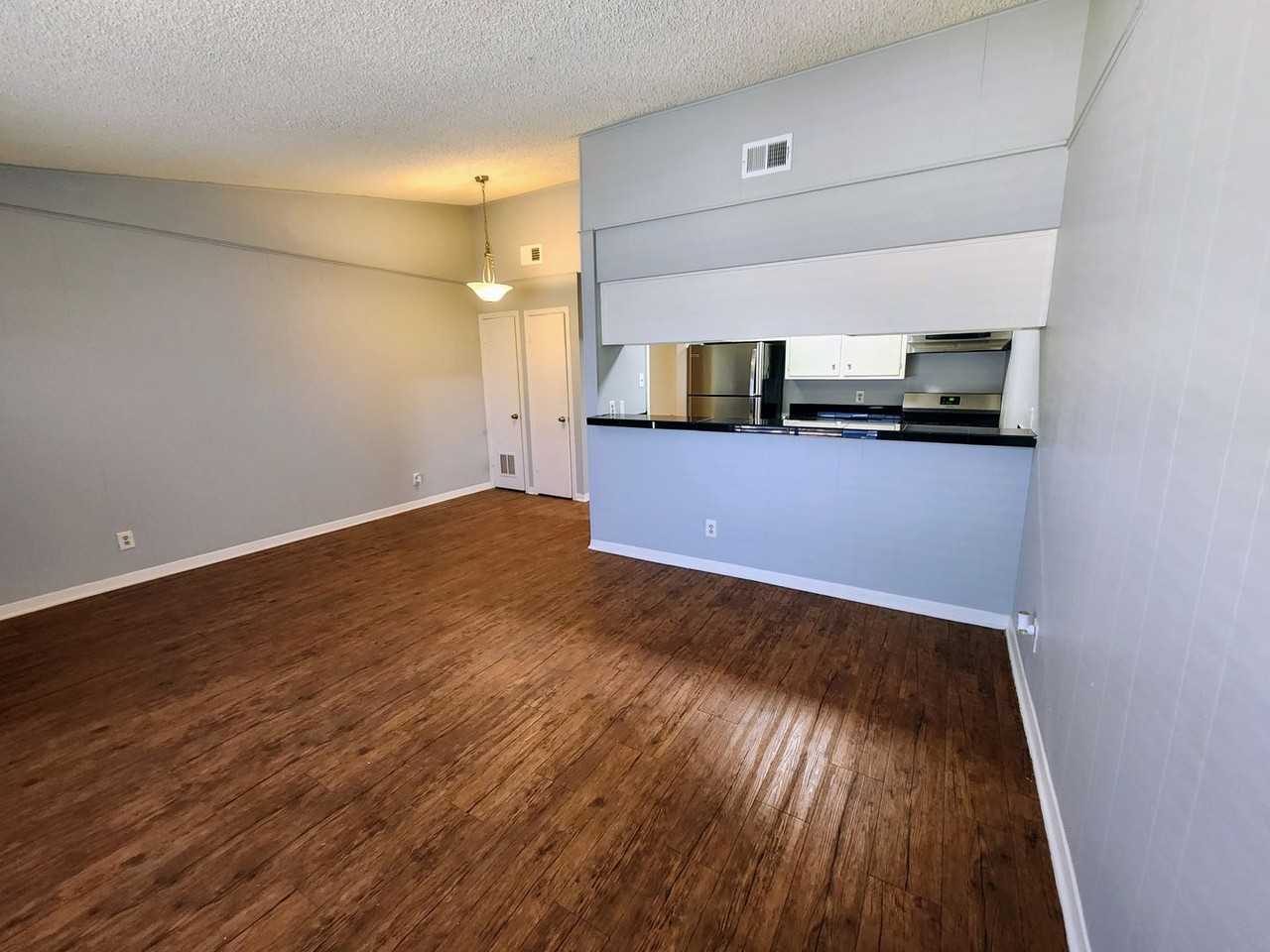 608 W. 51 St - Photo 4 of 22