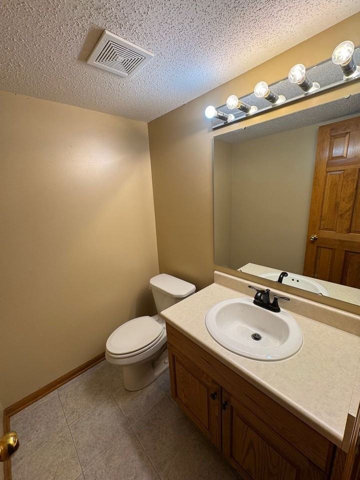 1320 Duesenberg Dr - Photo 4 of 14