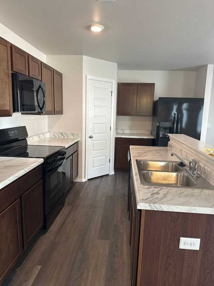 1752 Breckenridge St - Photo 6 of 16