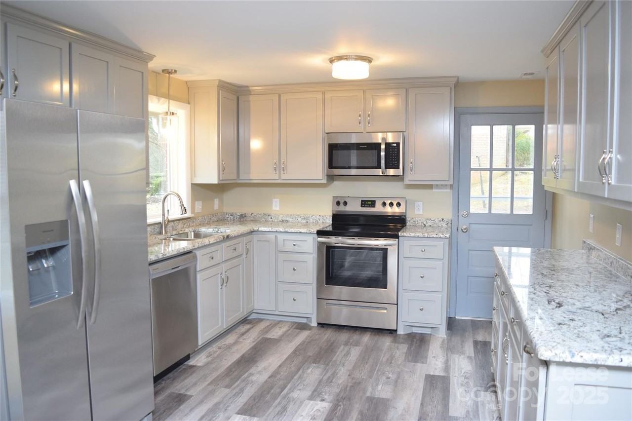 1341 20th Ave Ne - Photo 2 of 22