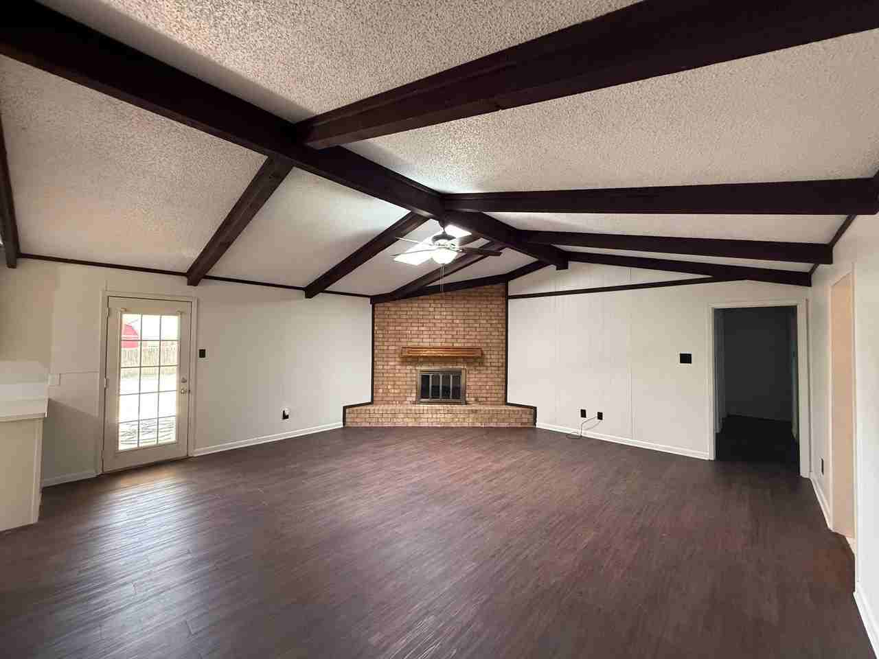 1221 Trailwood Ln - Photo 4 of 20