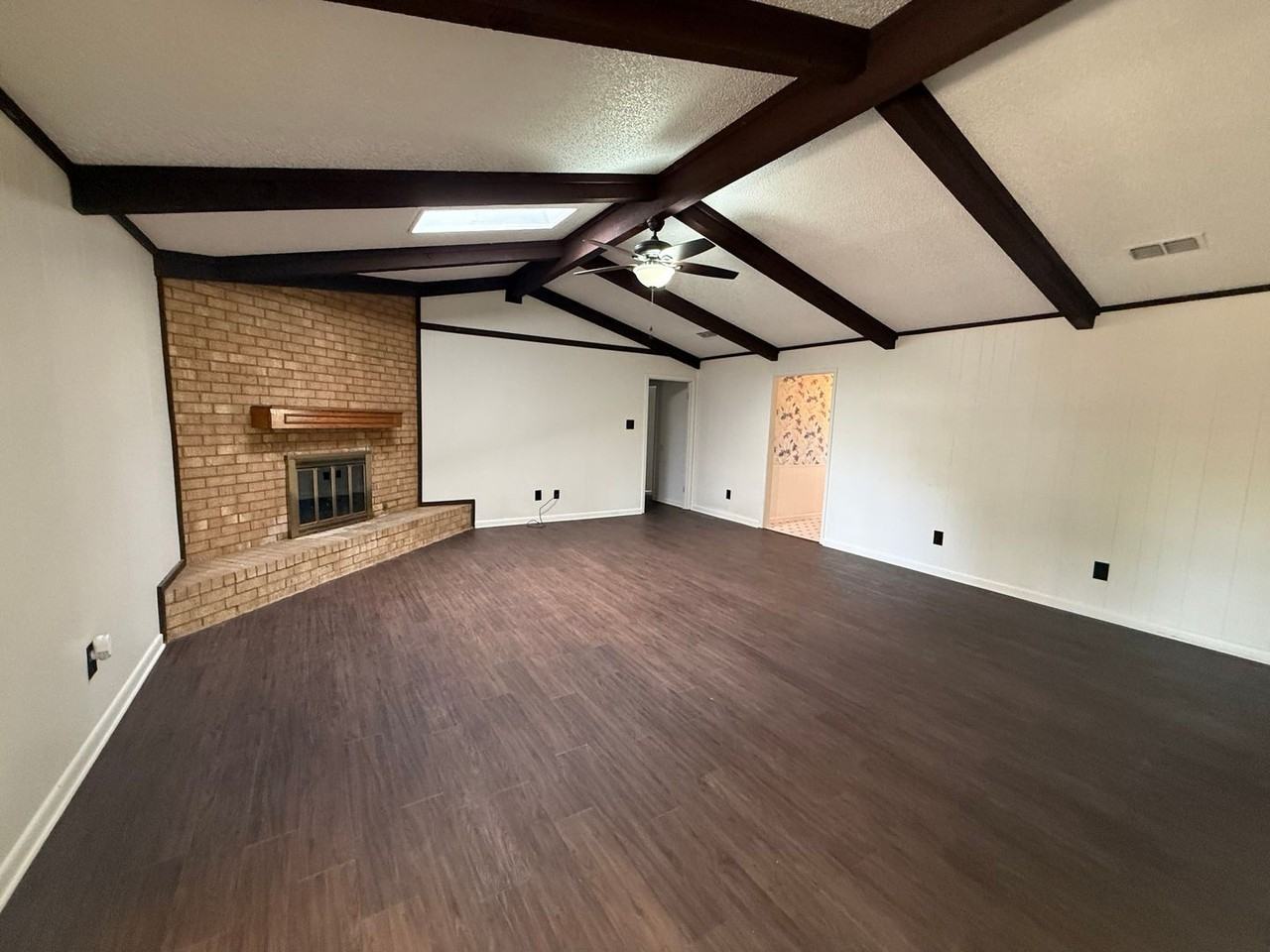 1221 Trailwood Ln - Photo 5 of 20