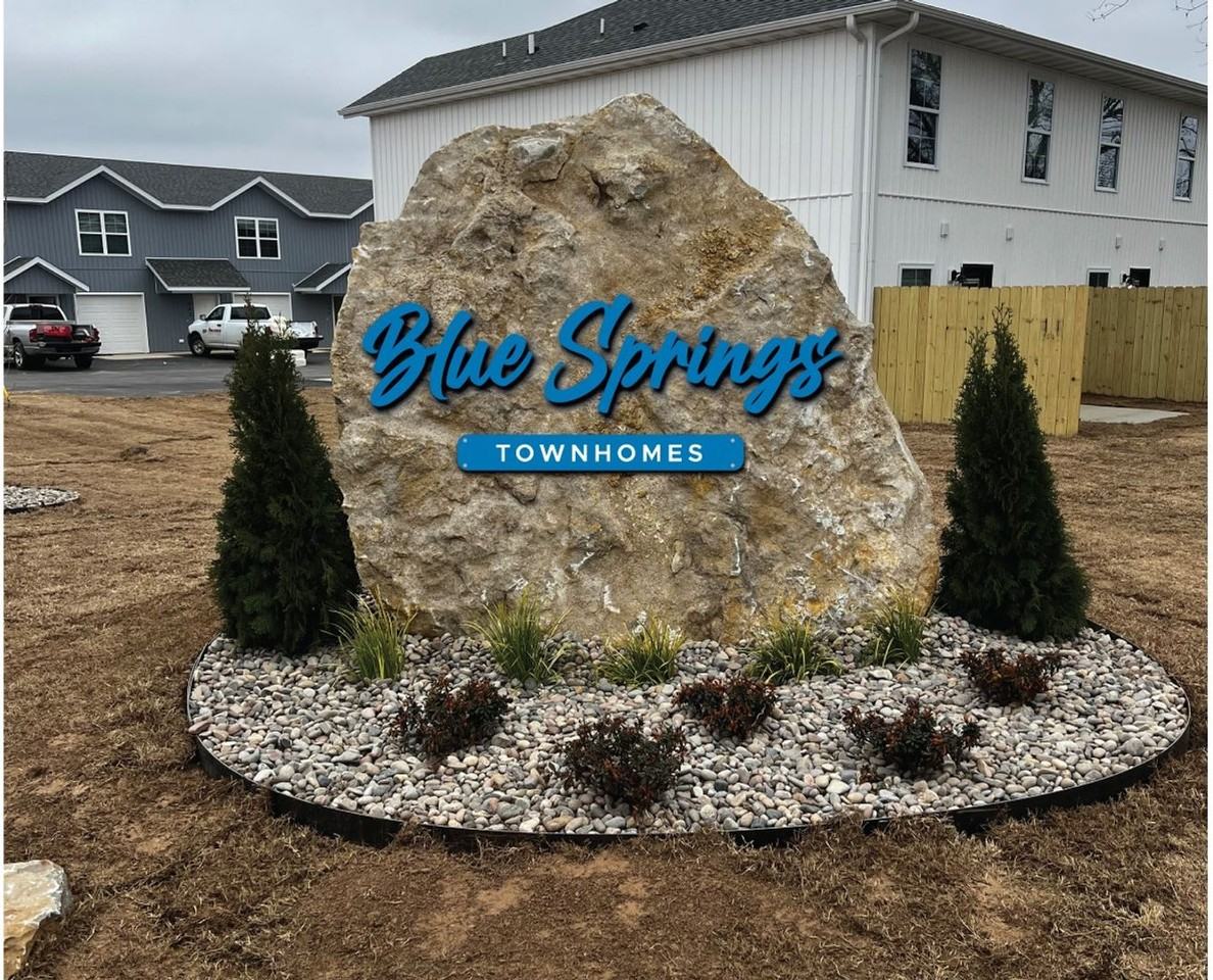 426 Blue Springs St - Photo 2 of 34