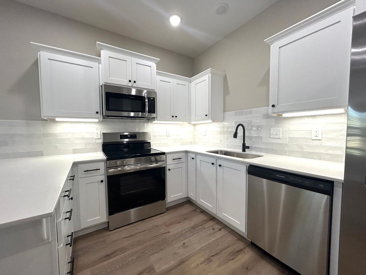 426 Blue Springs St - Photo 4 of 34