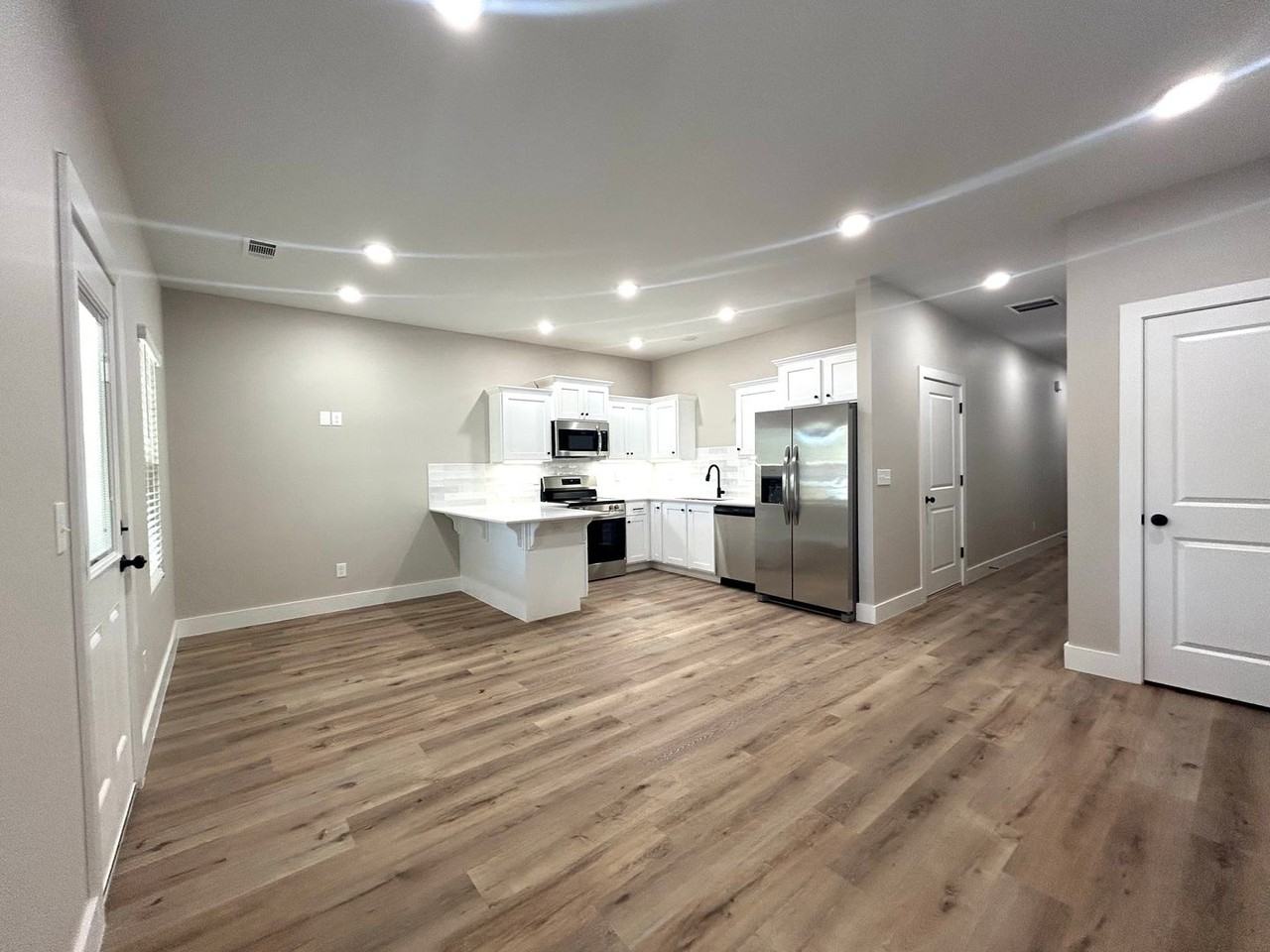 426 Blue Springs St - Photo 5 of 34