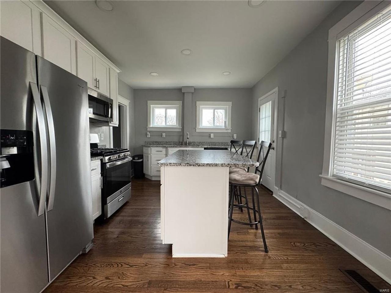 729 Luckystone Ave - Photo 5 of 27