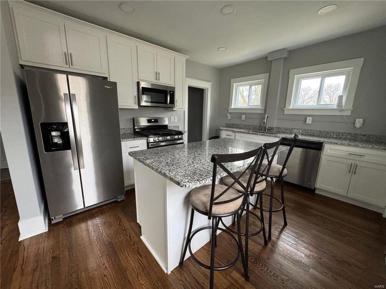 729 Luckystone Ave - Photo 6 of 27