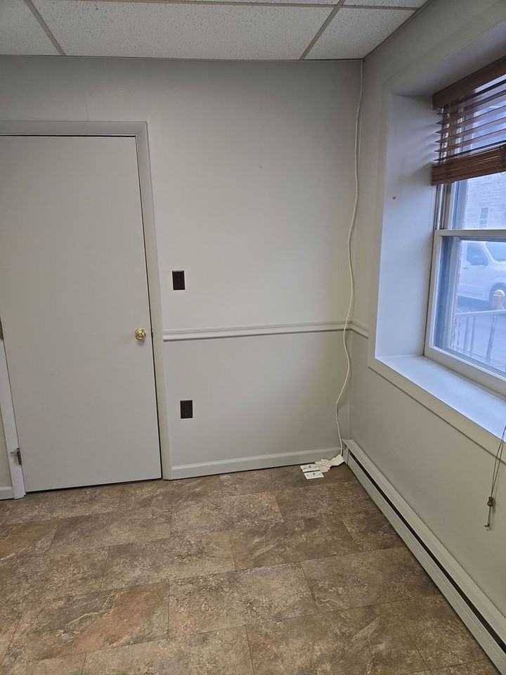 203 Lincoln Way E - Photo 5 of 28