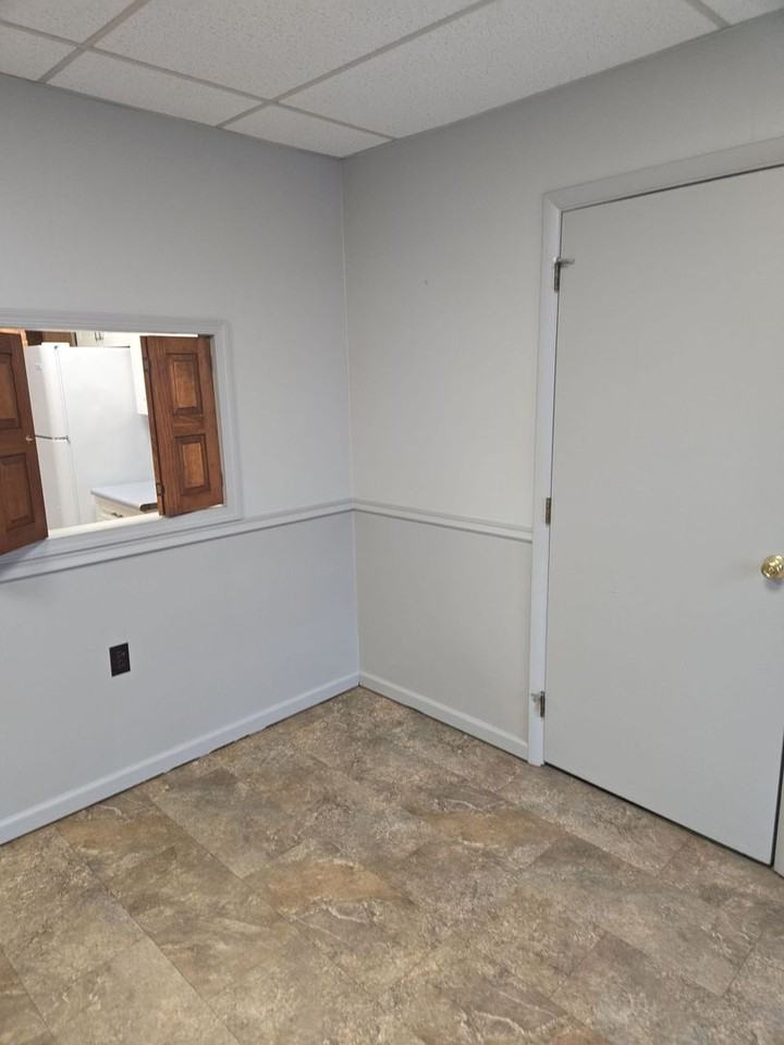 203 Lincoln Way E - Photo 6 of 28