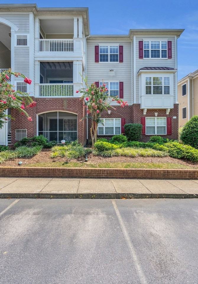 4846 Bevendean Dr - Photo 4 of 33