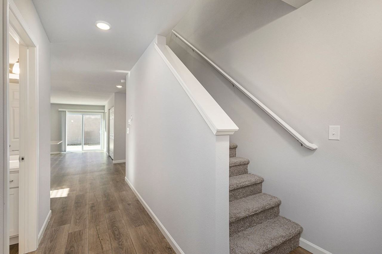 390 Catherine Ave - Photo 5 of 24