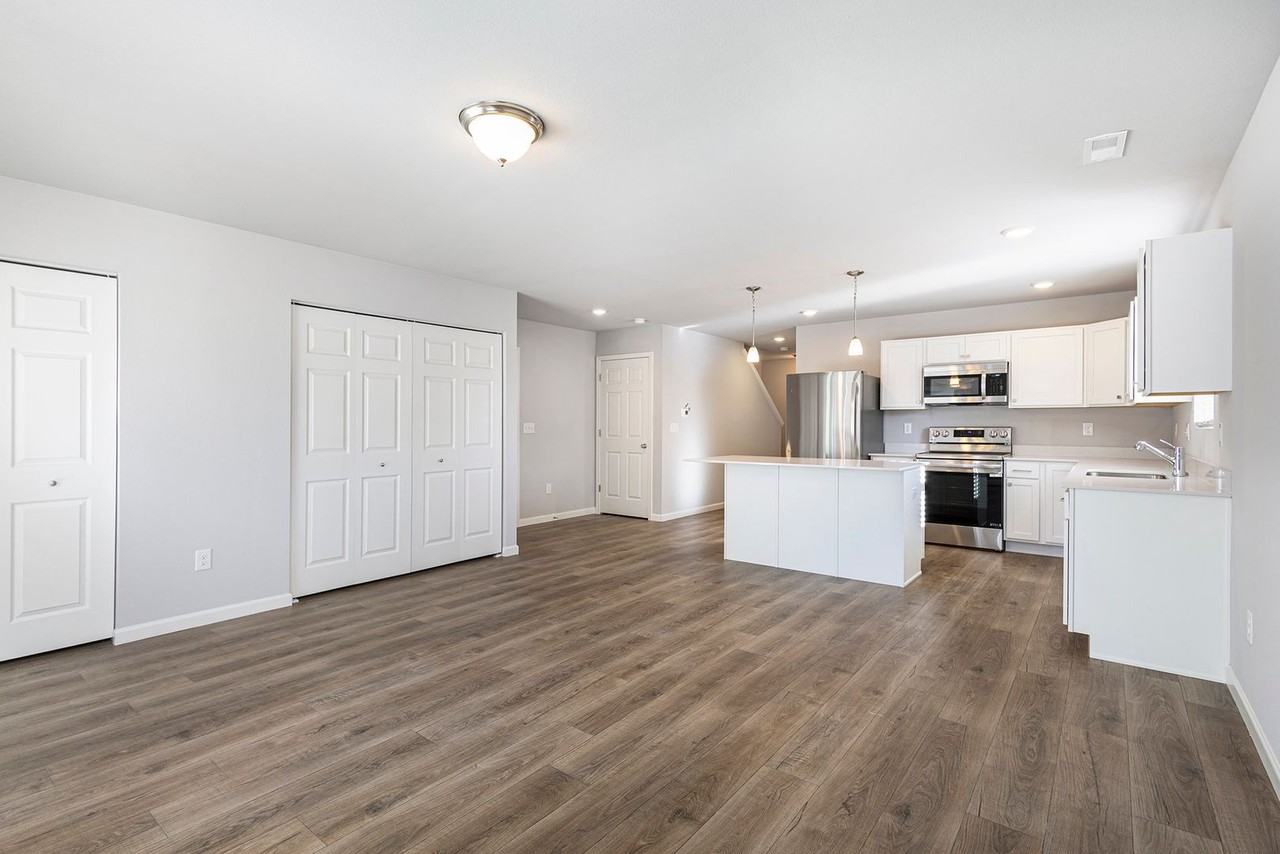 586 Allen Ave - Photo 6 of 25