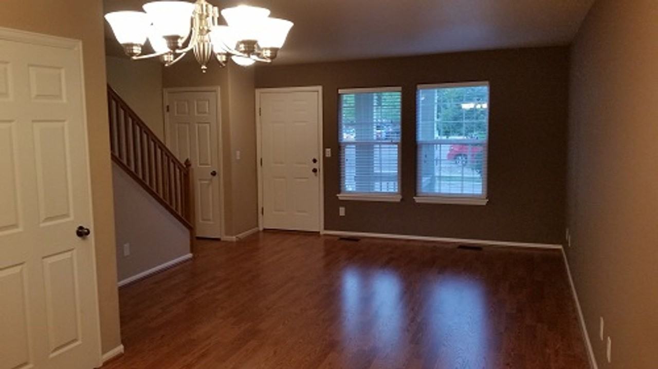 833 Apex Dr - Photo 3 of 6