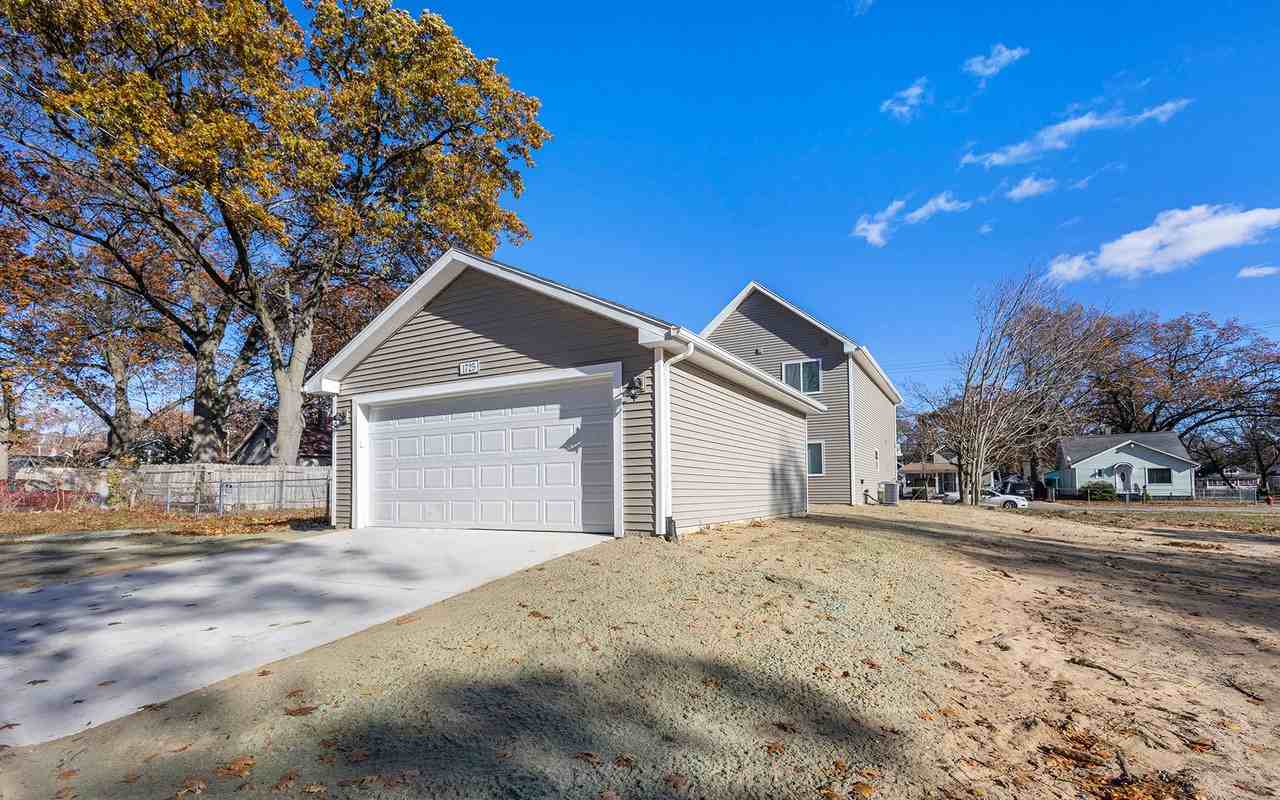 934 Maple Ave - Photo 4 of 25