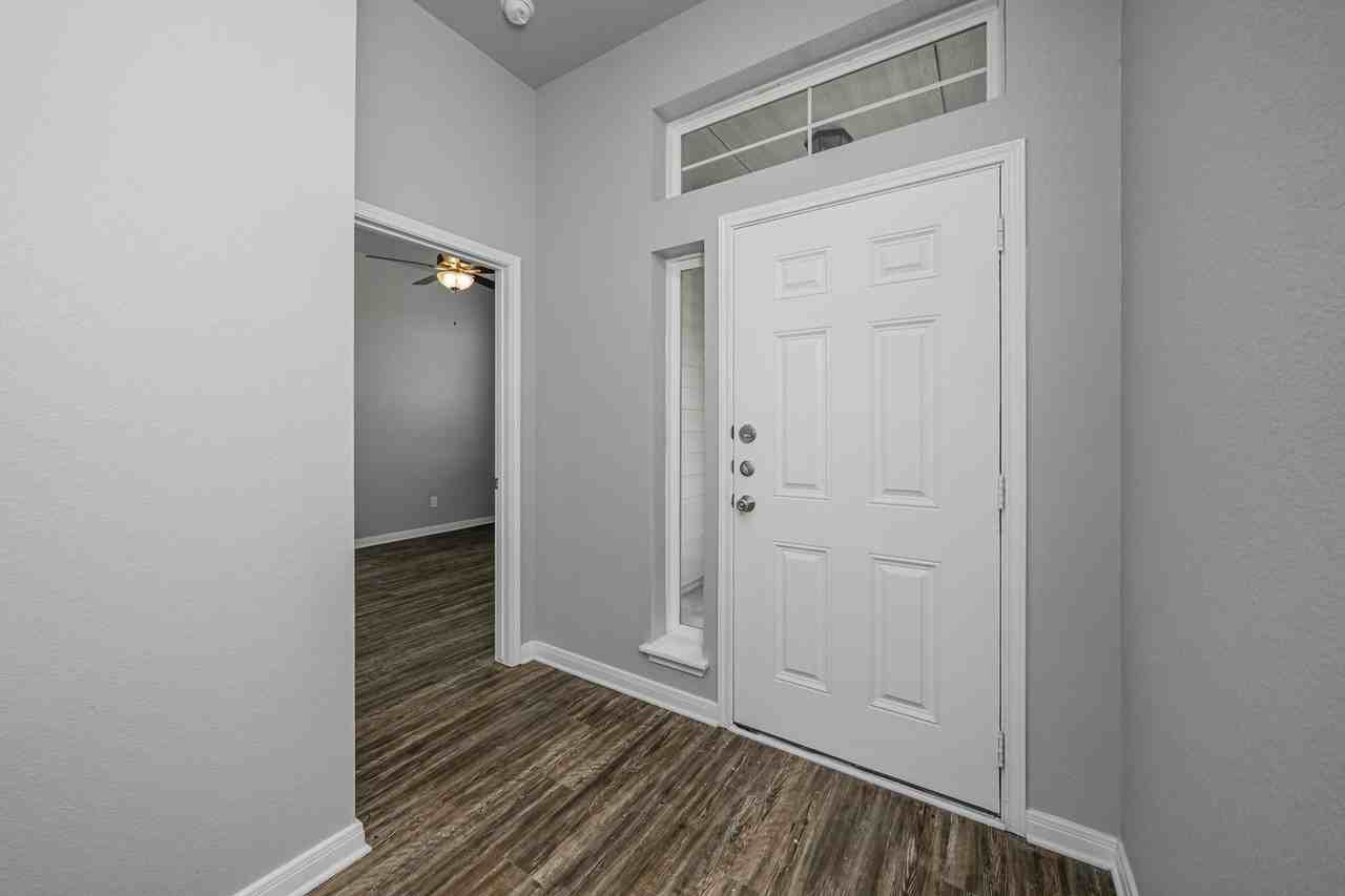 521 Fallbrook Dr - Photo 2 of 50