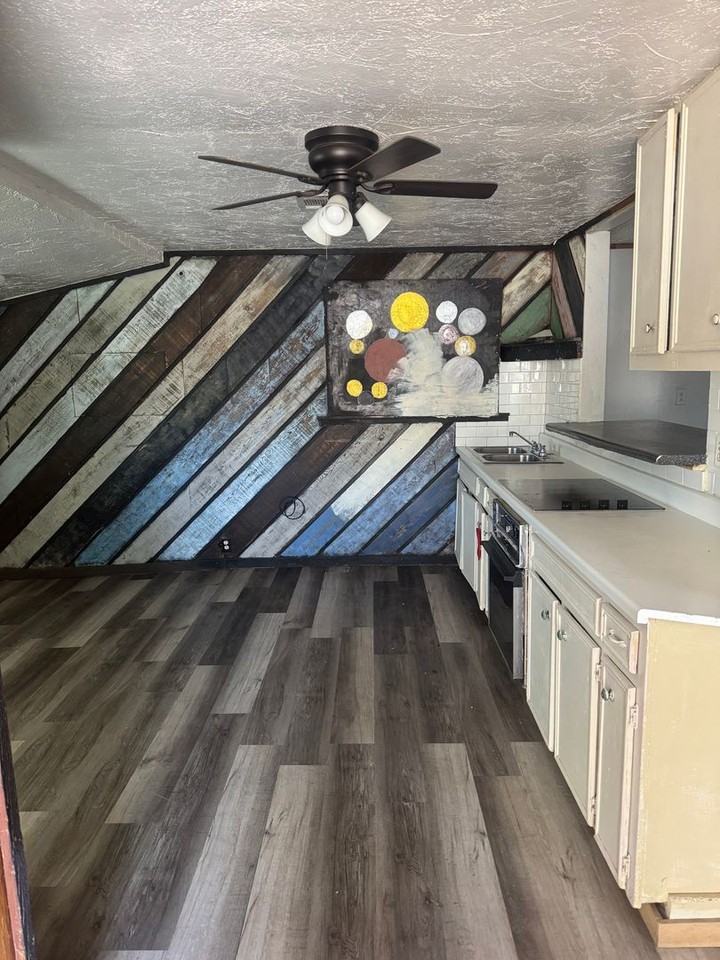 3723 Fountain Ter Rear - Photo 2 of 9